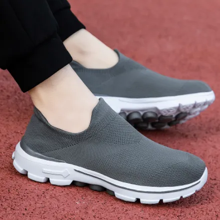 Comfortable Footwear for Spring and Summer: Elderly Fabric Shoes