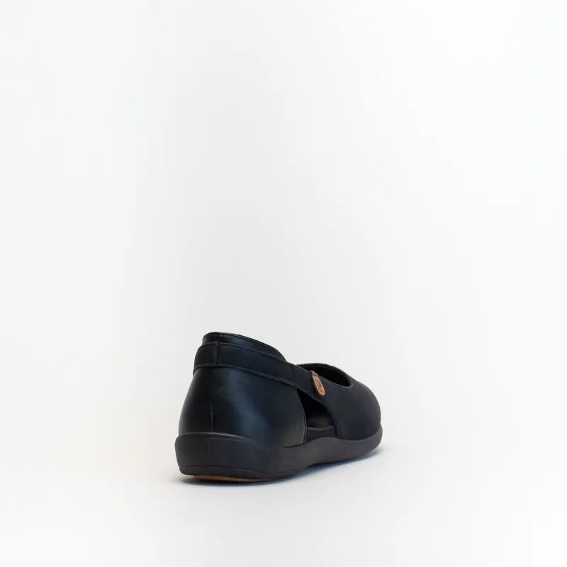 Pierre Cardin Women Sporty Cut Out Pump _ 152970