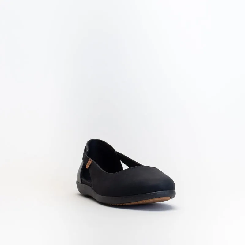 Pierre Cardin Women Sporty Cut Out Pump _ 152970